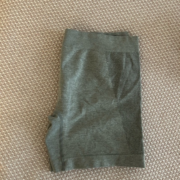 Reebok NWOT size large grey women’s spandex shorts exercise shorts - Picture 5 of 6